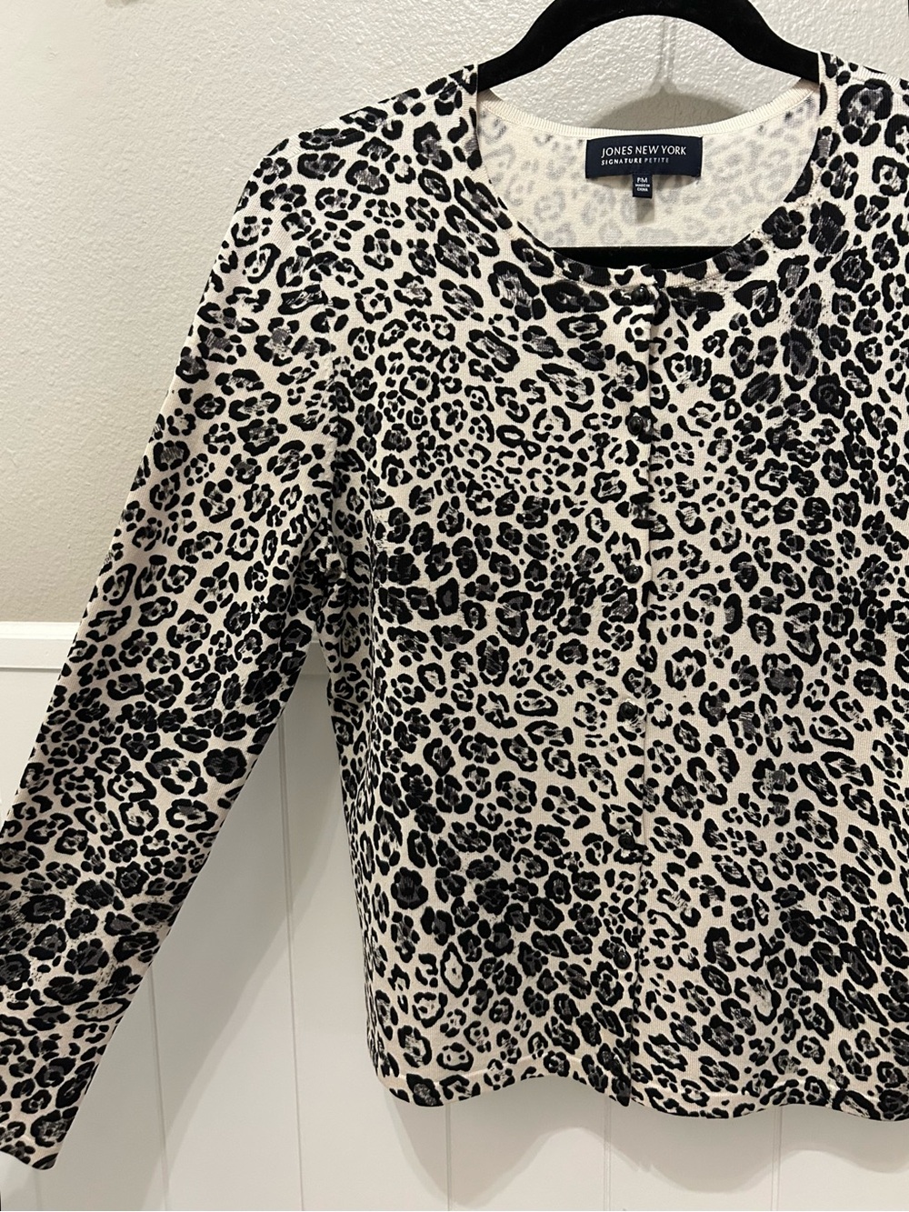 75% Silk Jones New York Signature Black White Snow Leopard Print Cardigan Petite